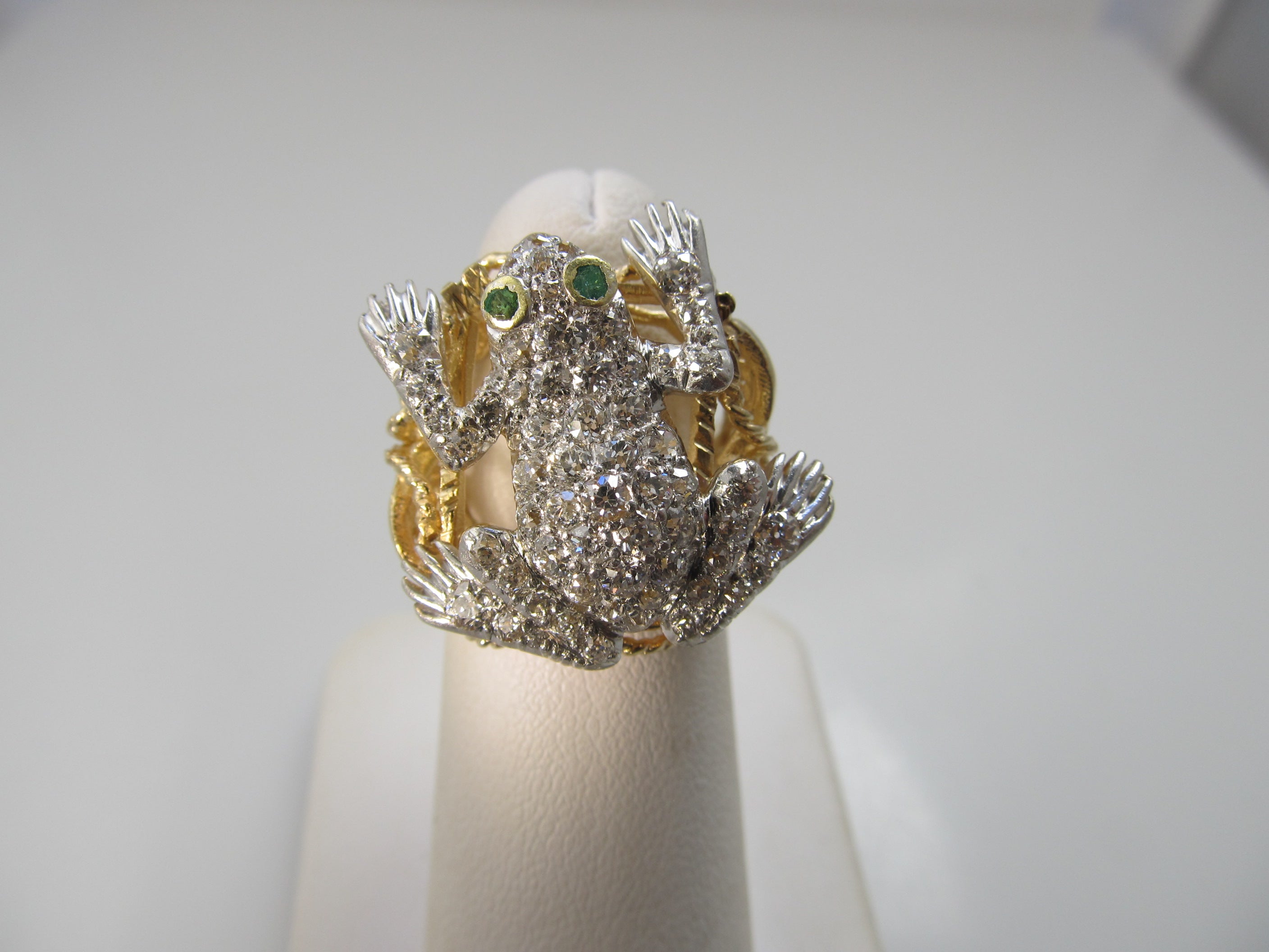 Diamond deals frog ring