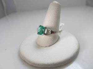 14k white gold emerald and diamond ring