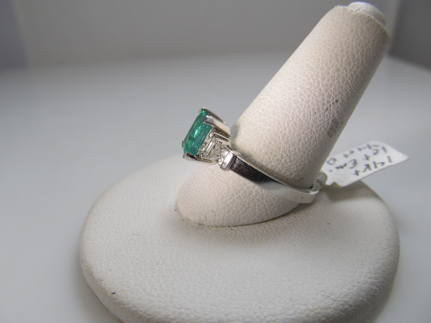 14k white gold emerald and diamond ring