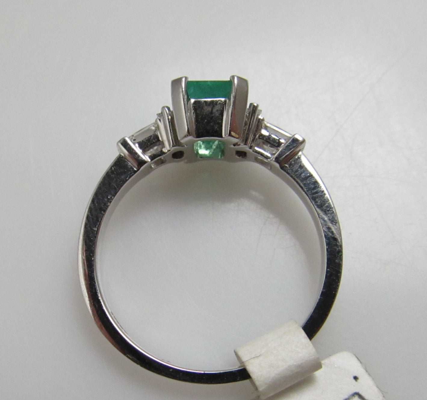 14k white gold emerald and diamond ring