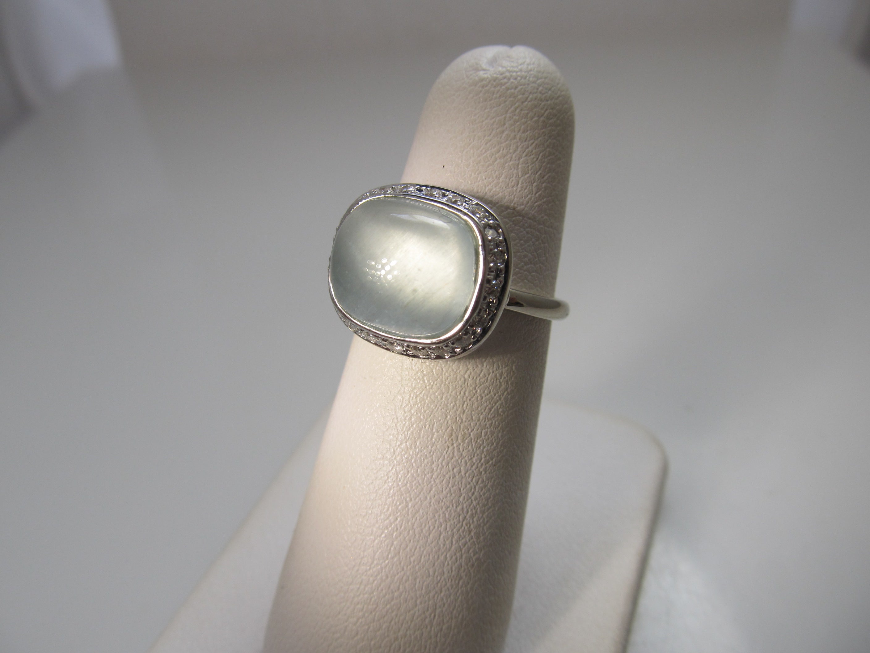 4.00ct cabochon cut aquamarine ring