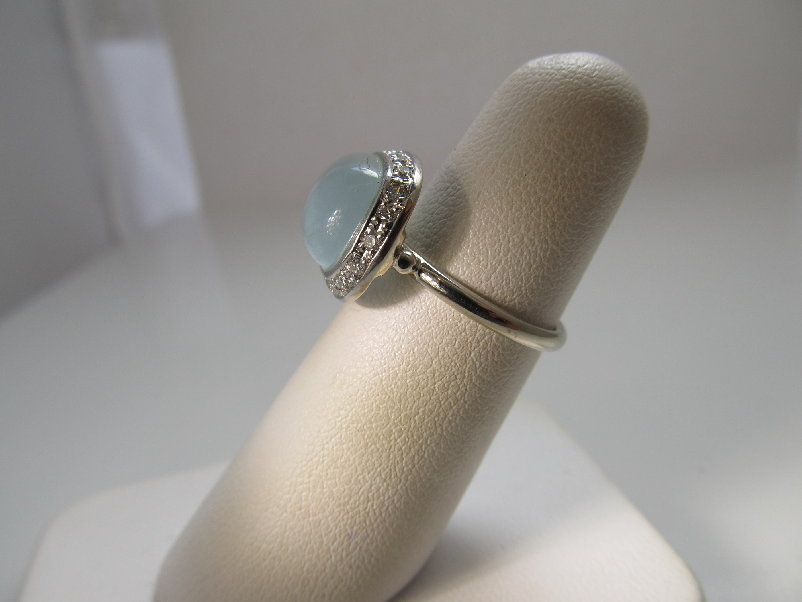 4.00ct cabochon cut aquamarine ring