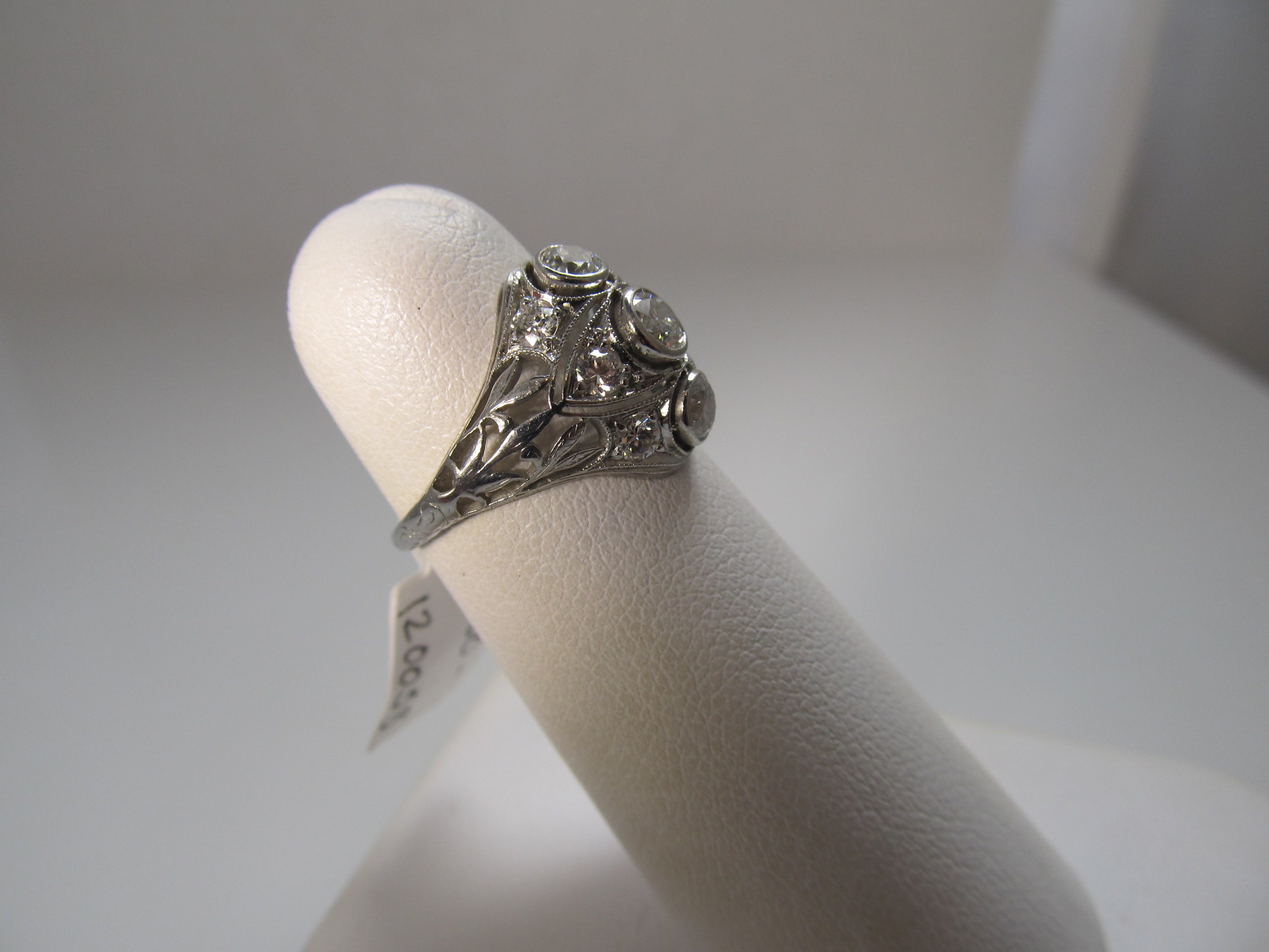 Antique platinum 1ct diamond ring