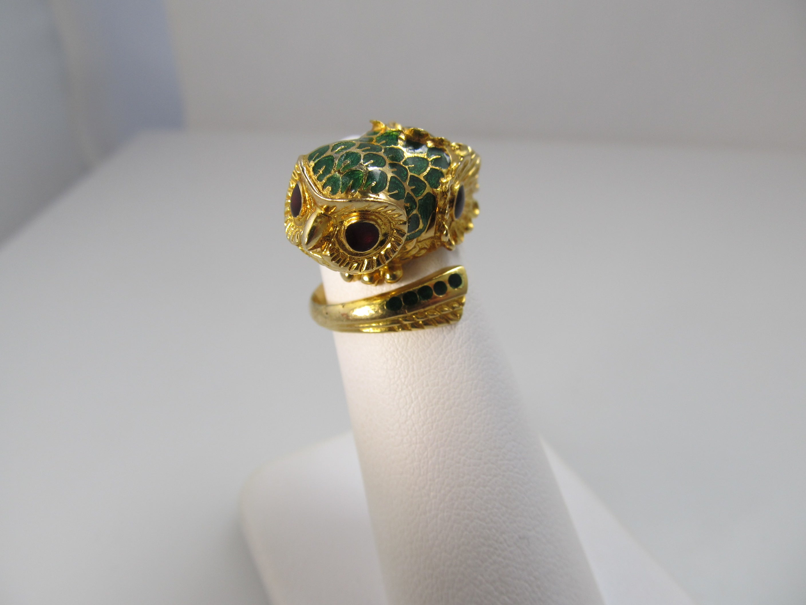 Love!  Vintage owl ring, 18k yellow gold with enamel