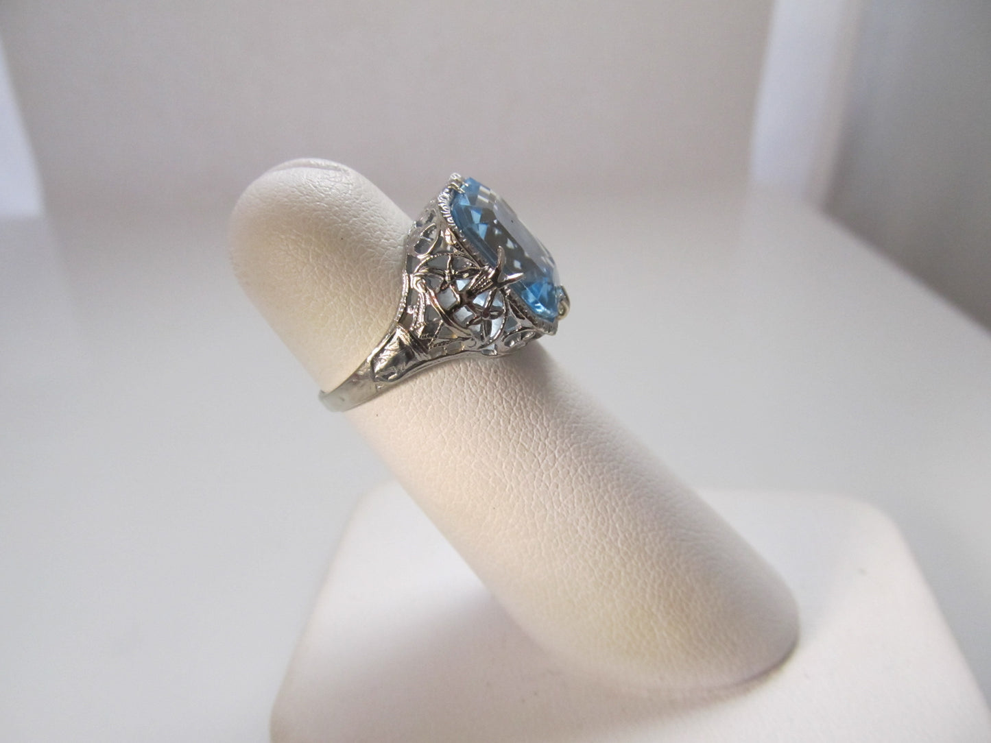 Vintage 6.50ct blue topaz ring