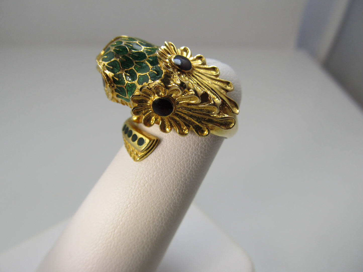 Love!  Vintage owl ring, 18k yellow gold with enamel