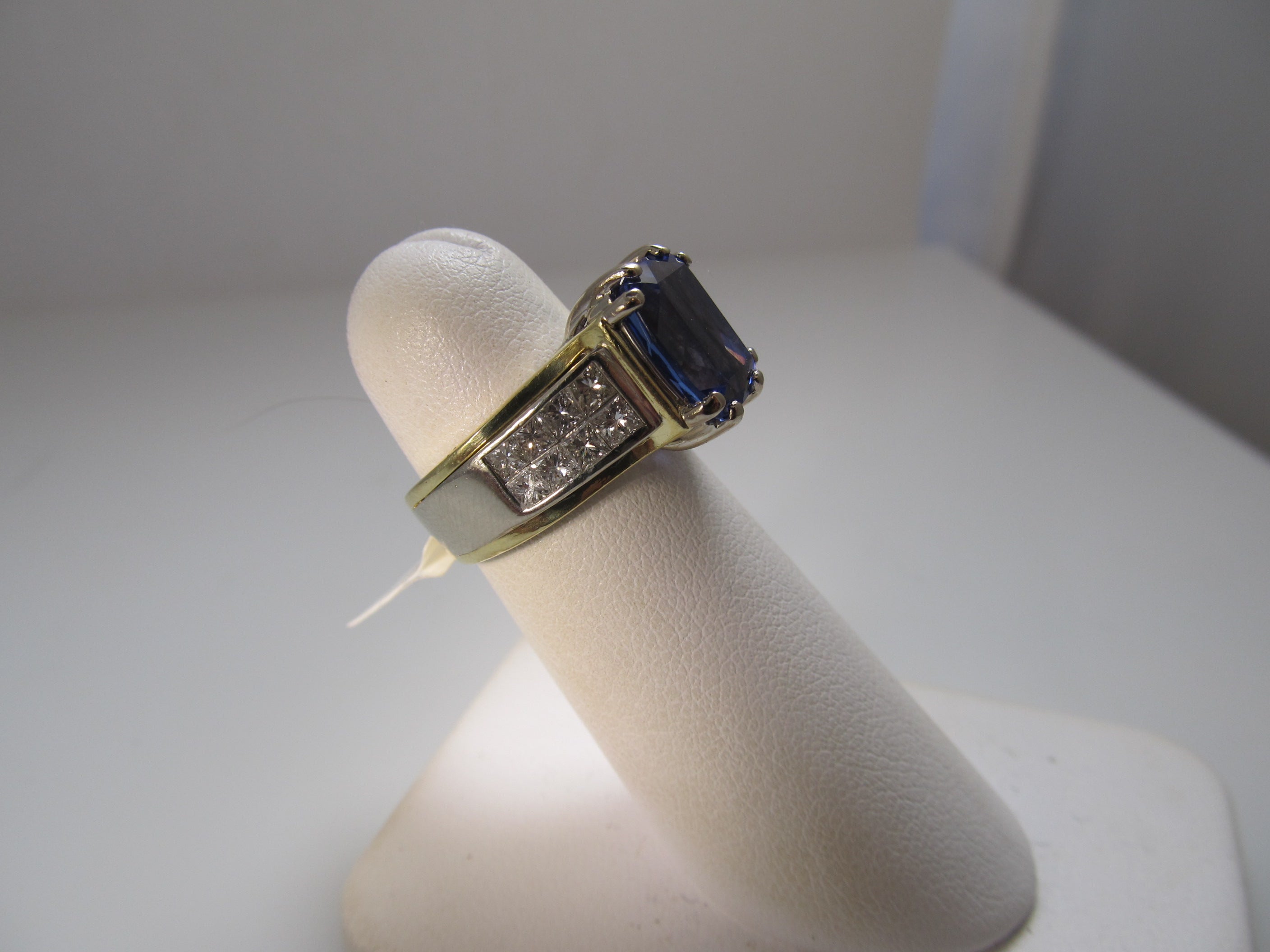 Stunning tanzanite ring