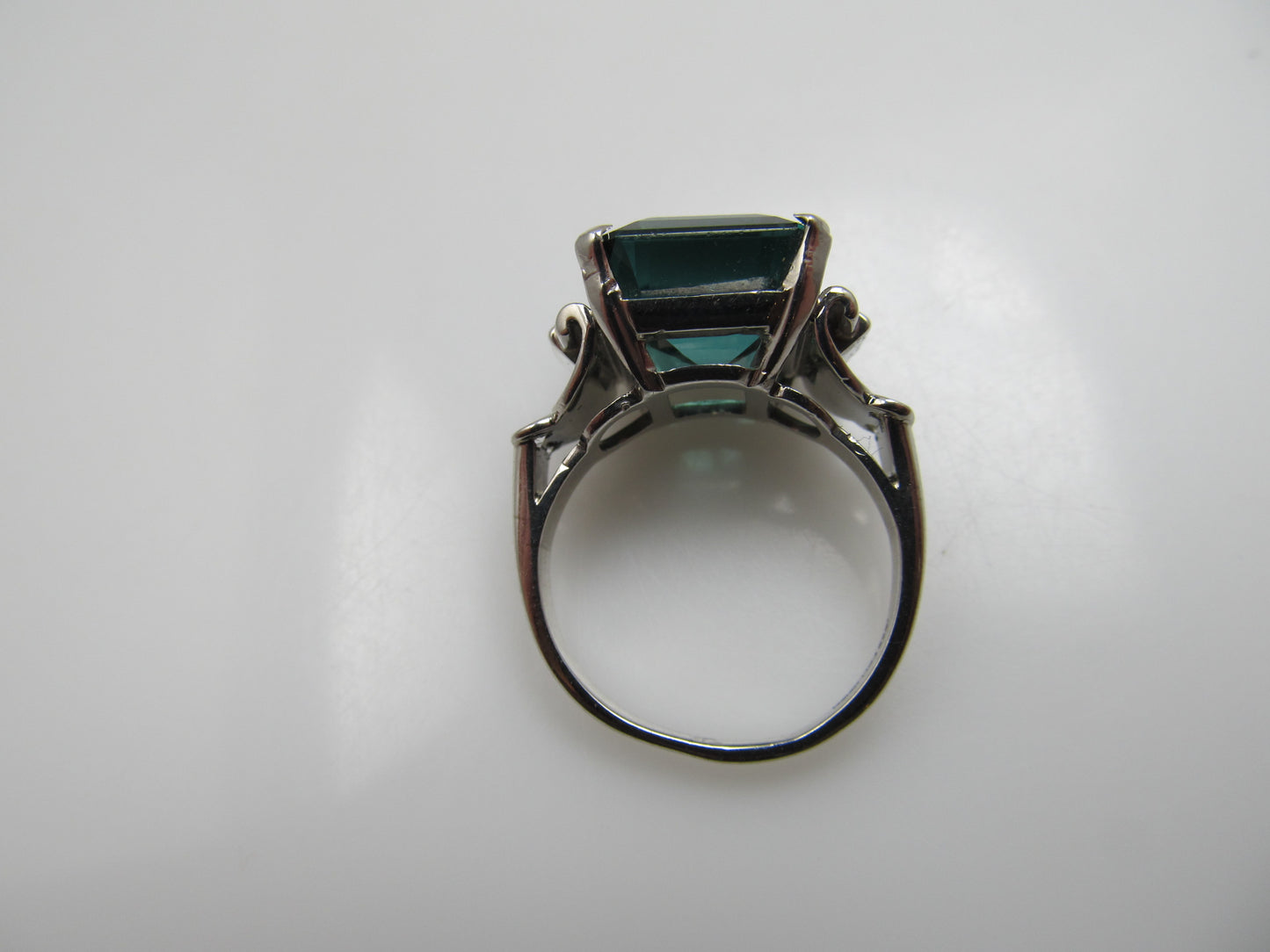 Vintage retro palladium ring with diamonds and an 8.00ct tourmaline