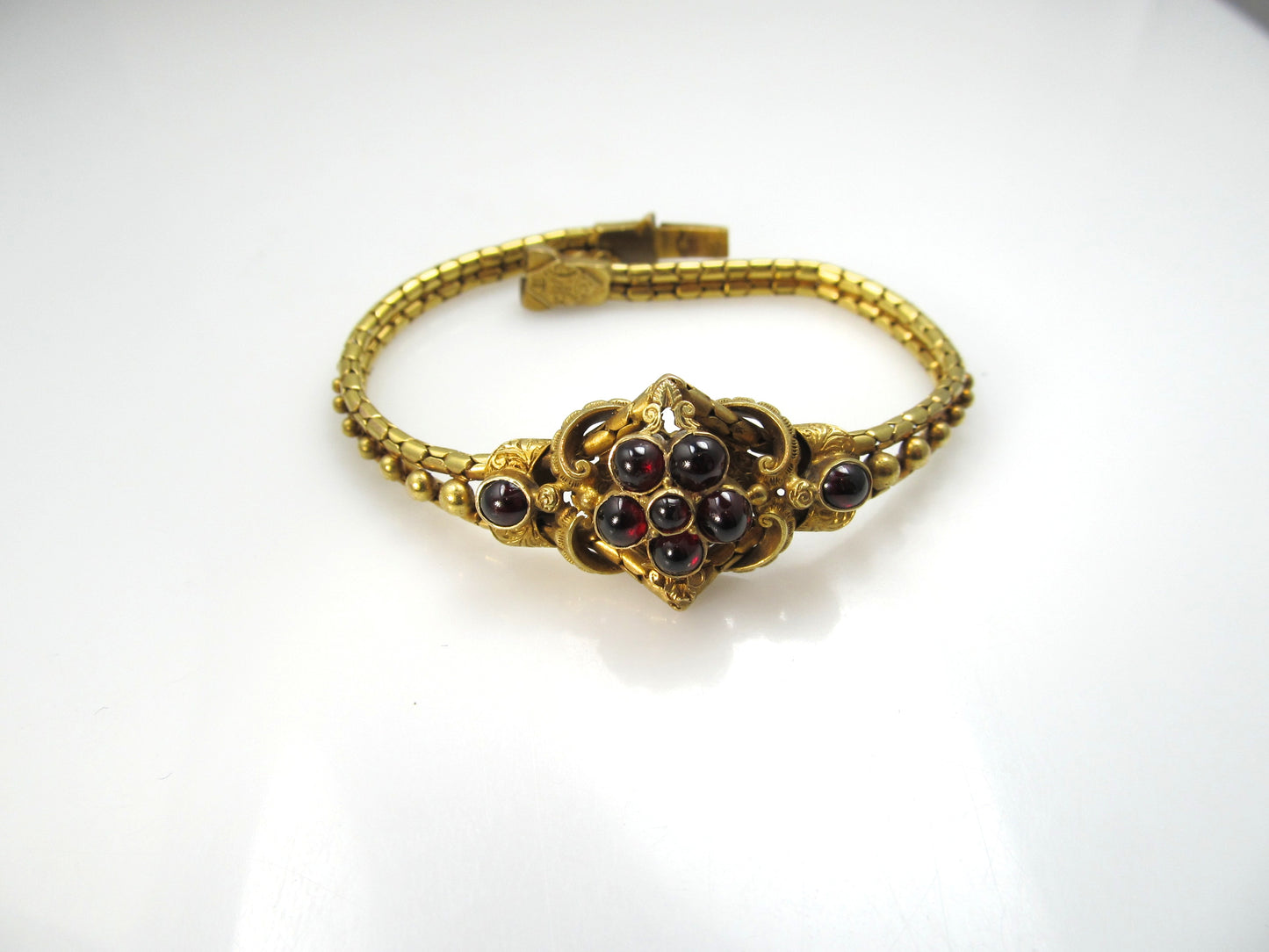 Victorian 14k yellow gold garnet cabochon bracelet, circa 1870