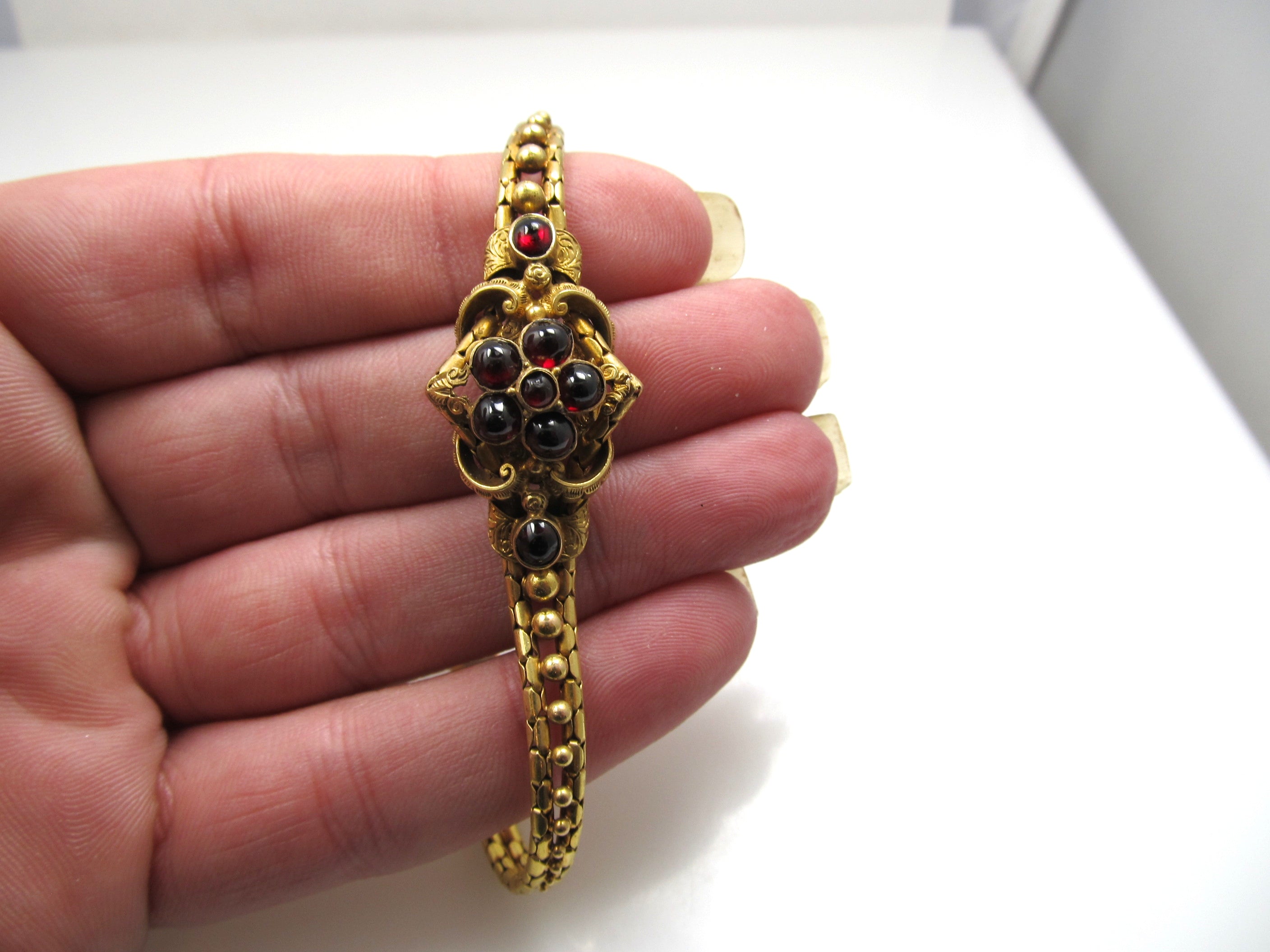 Victorian 14k yellow gold garnet cabochon bracelet, circa 1870