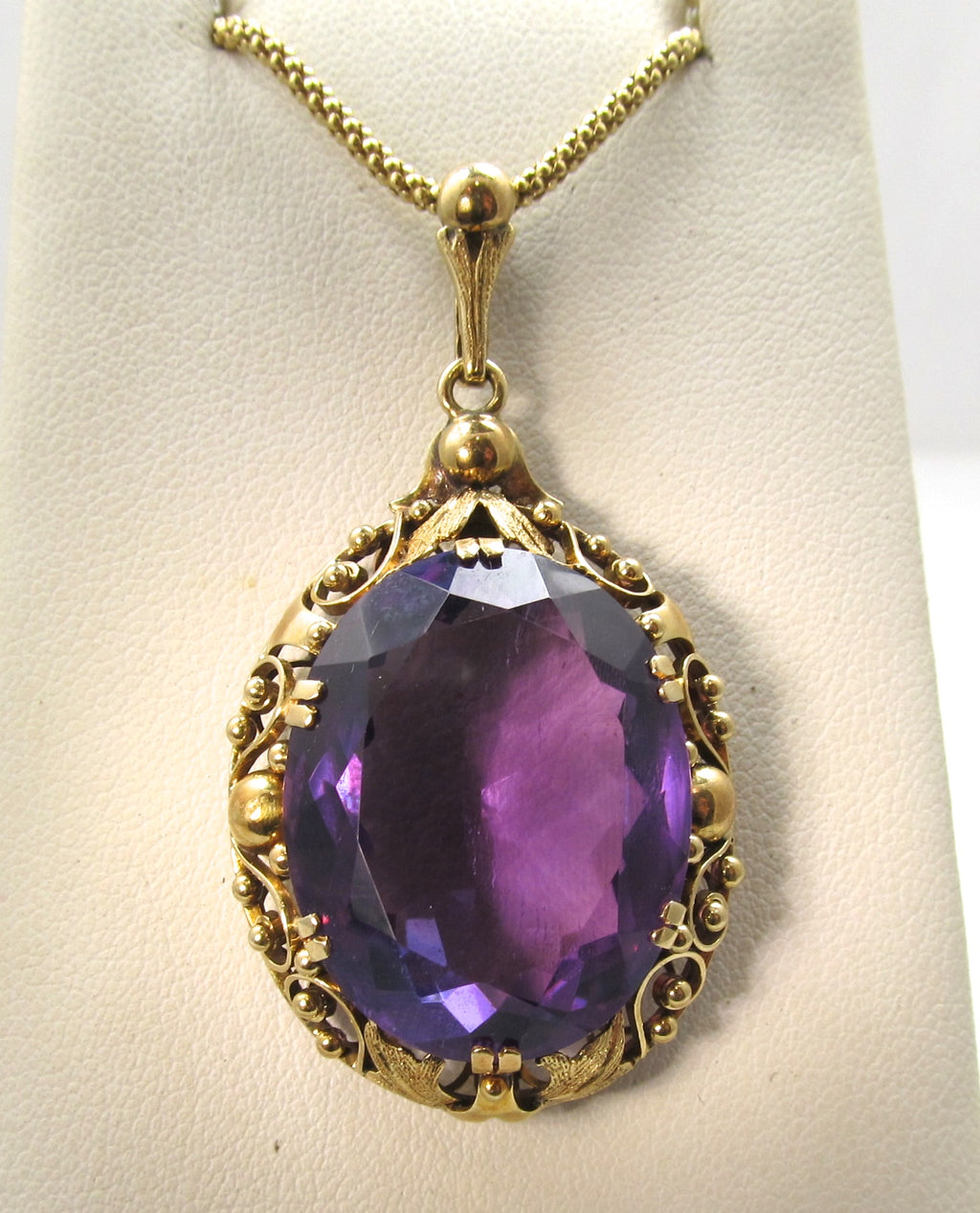 Vintage 14k yellow gold necklace with a large amethyst