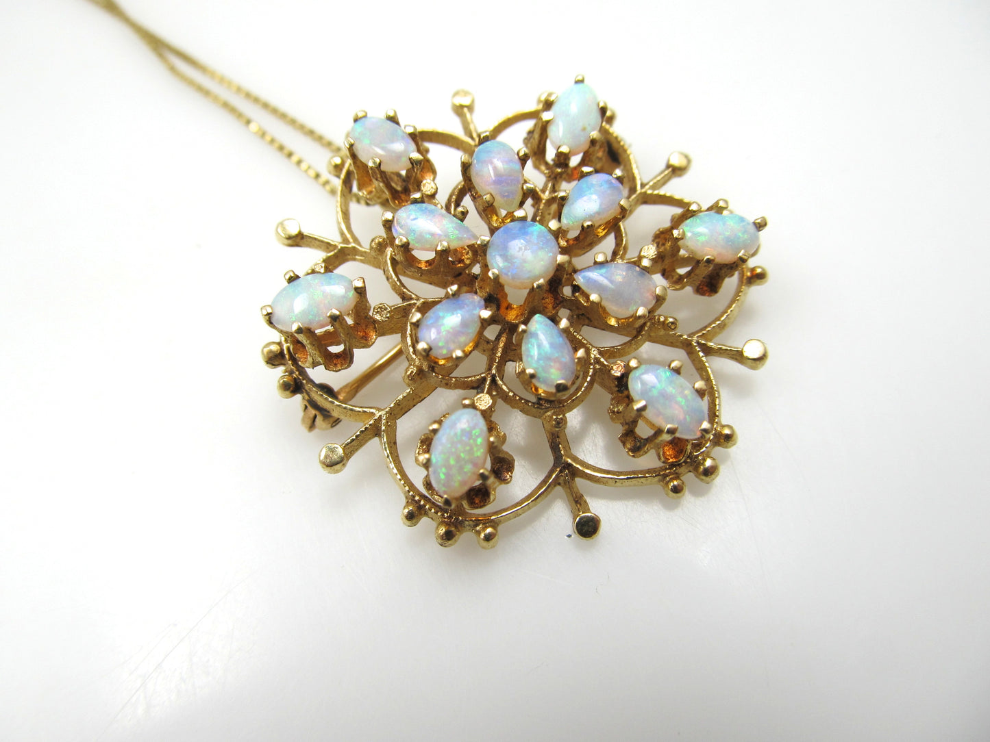 Vintage 14k yellow gold necklace with opals