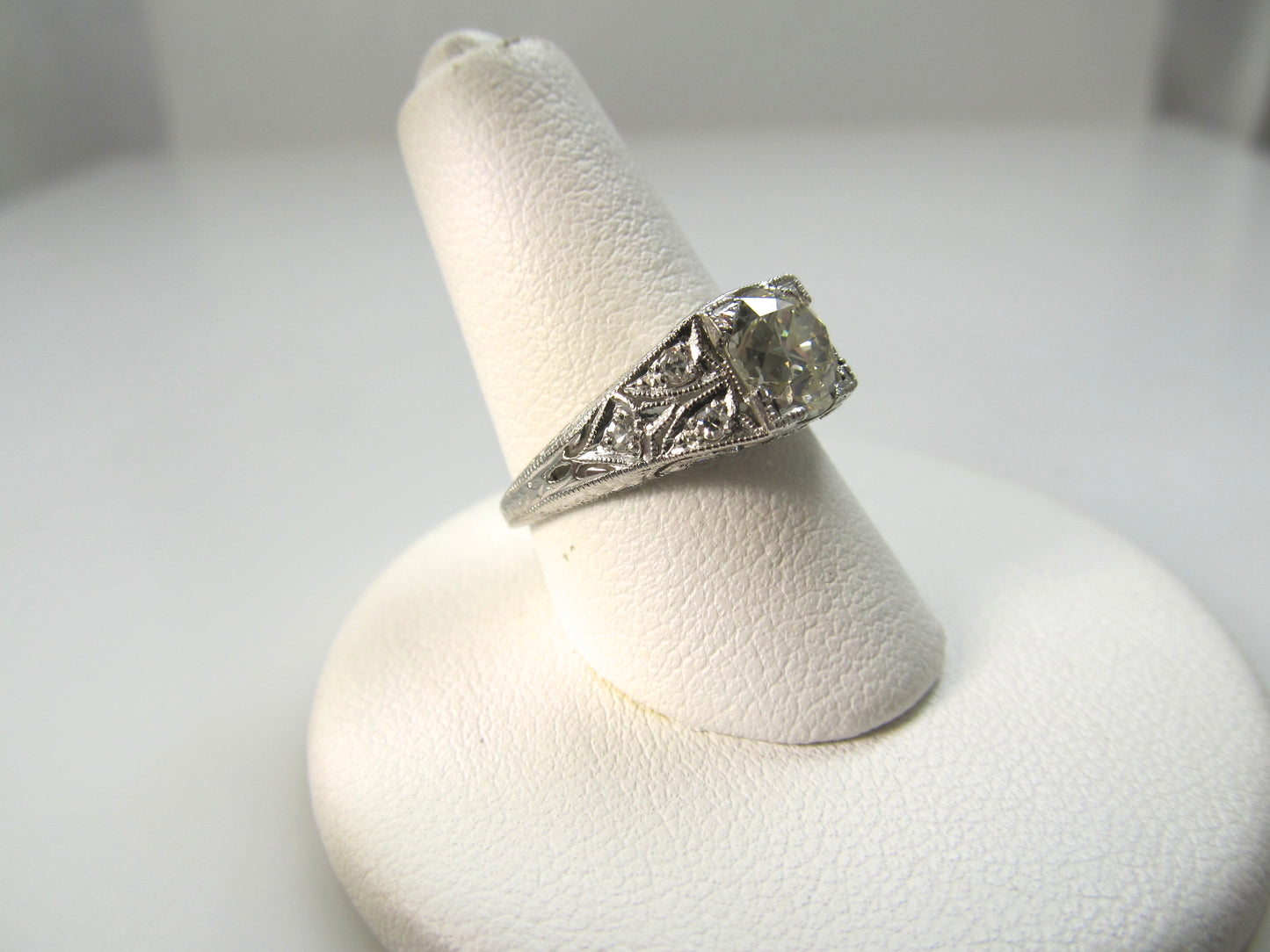 Art Deco platinum diamond engagement ring, 1.17cts