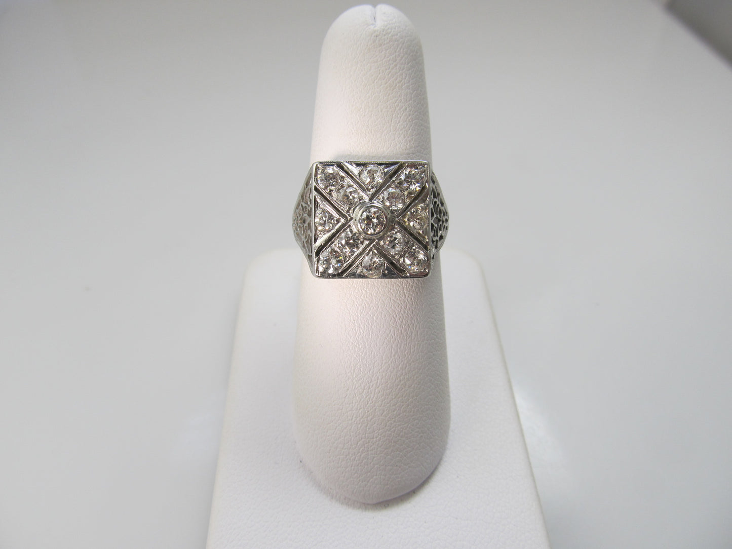 Antique 1.30ct diamond square top ring, circa 1920