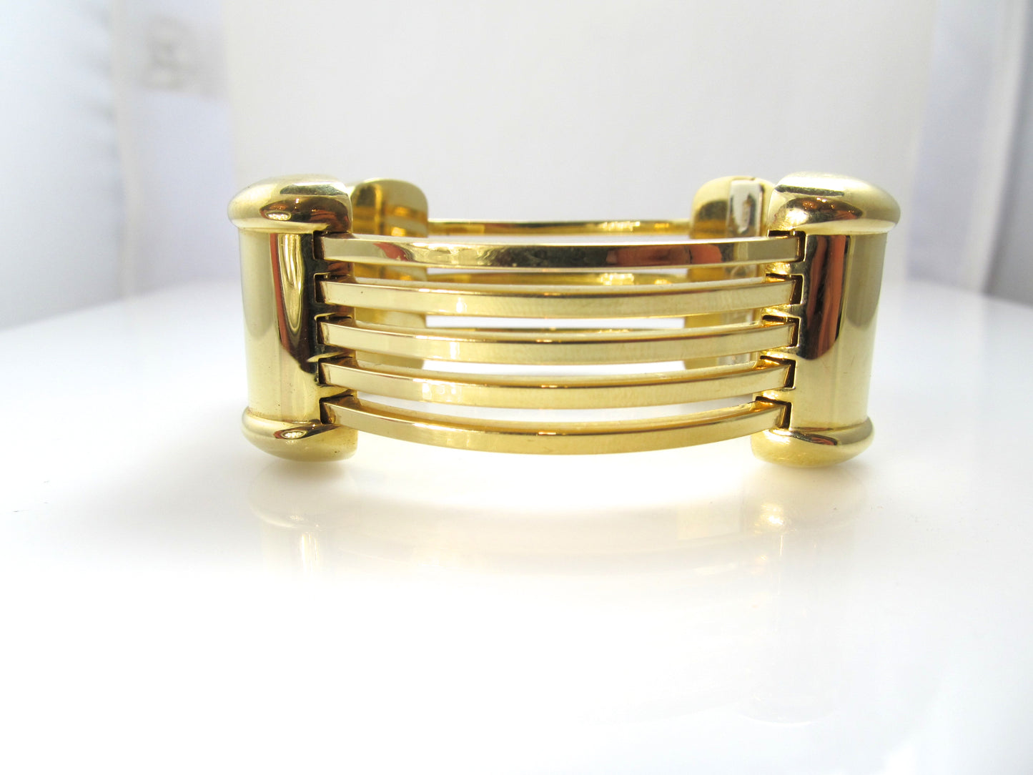 Kria 18k yellow gold bangle bracelet, Victorious cape May