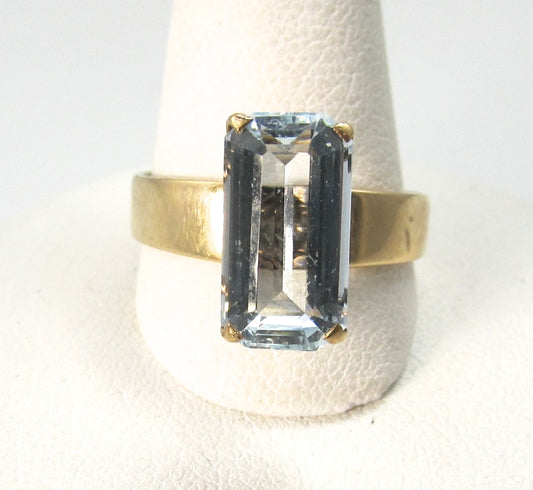Vintage 14k gold ring with a 2.25ct aquamarine