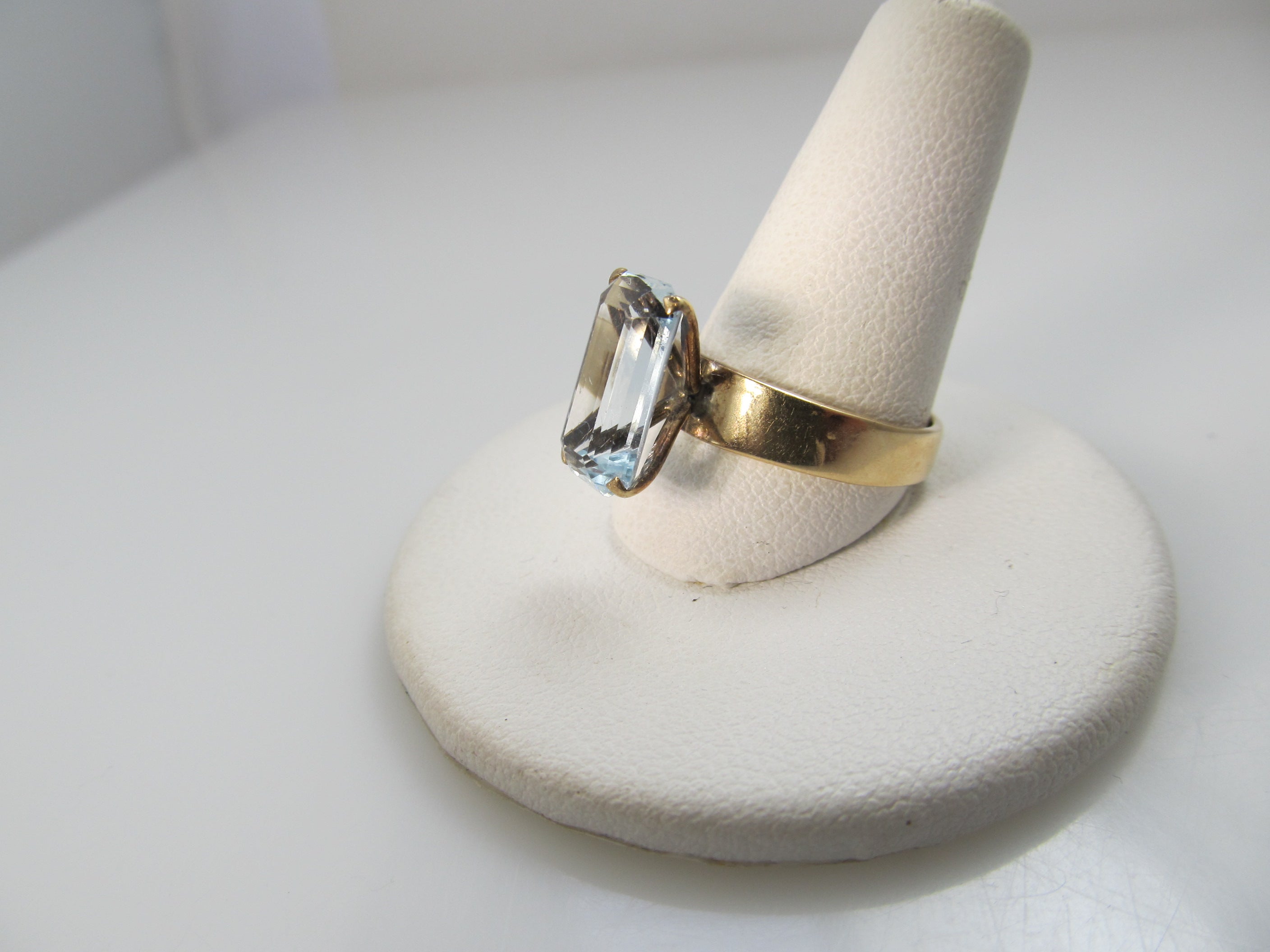 Vintage 14k gold ring with a 2.25ct aquamarine