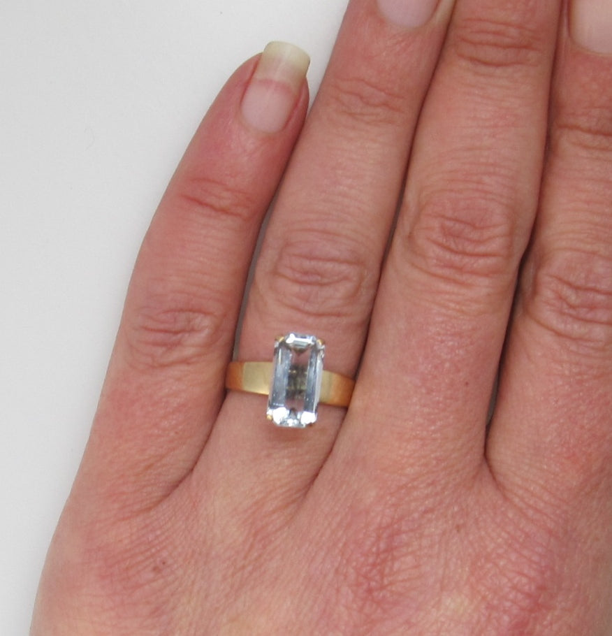 Vintage 14k gold ring with a 2.25ct aquamarine