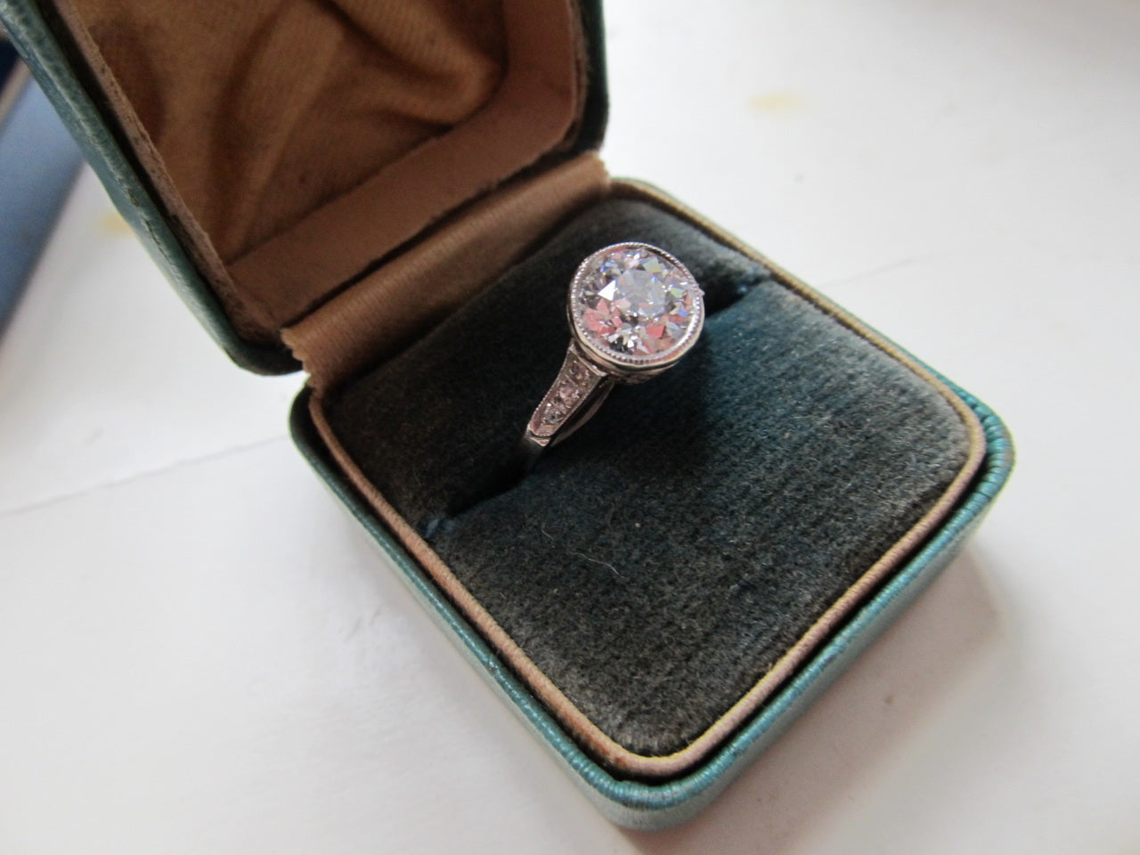 Platinum Ring With A 1.40ct Center Oec Diamond, Si1 G-h. Circa 1920.