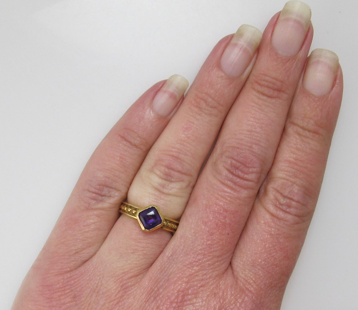 Modern 18k amethyst ring