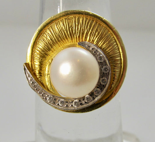 Yellow gold pearl and diamond ring