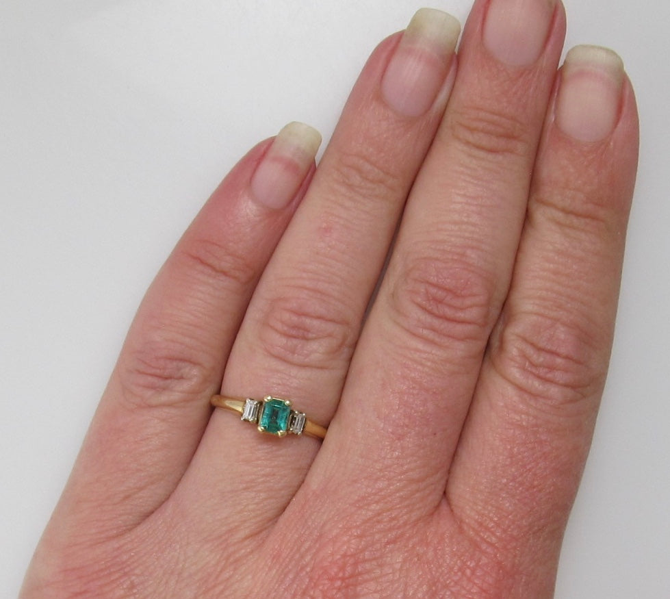 Pretty emerald and diamond ring