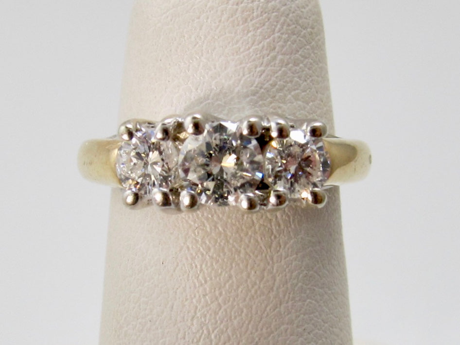 3 stone diamond ring