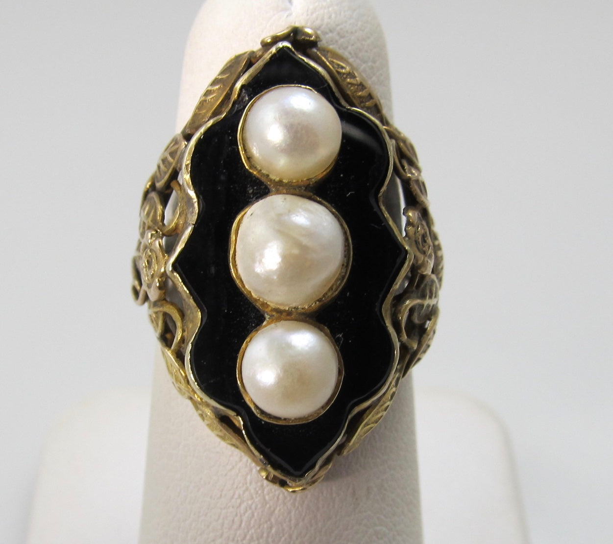 Art Nouveau pearl and onyx ring