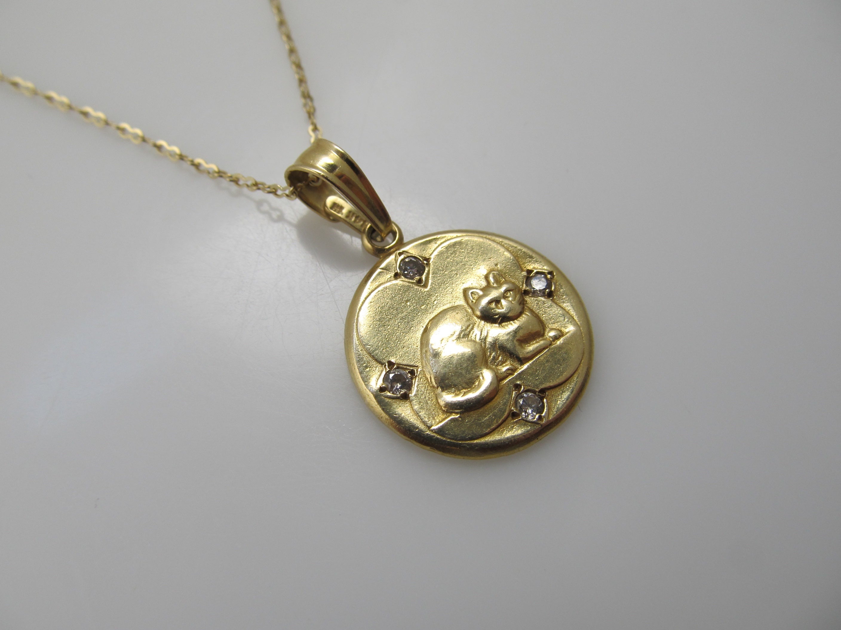 Yellow gold diamond cat necklace