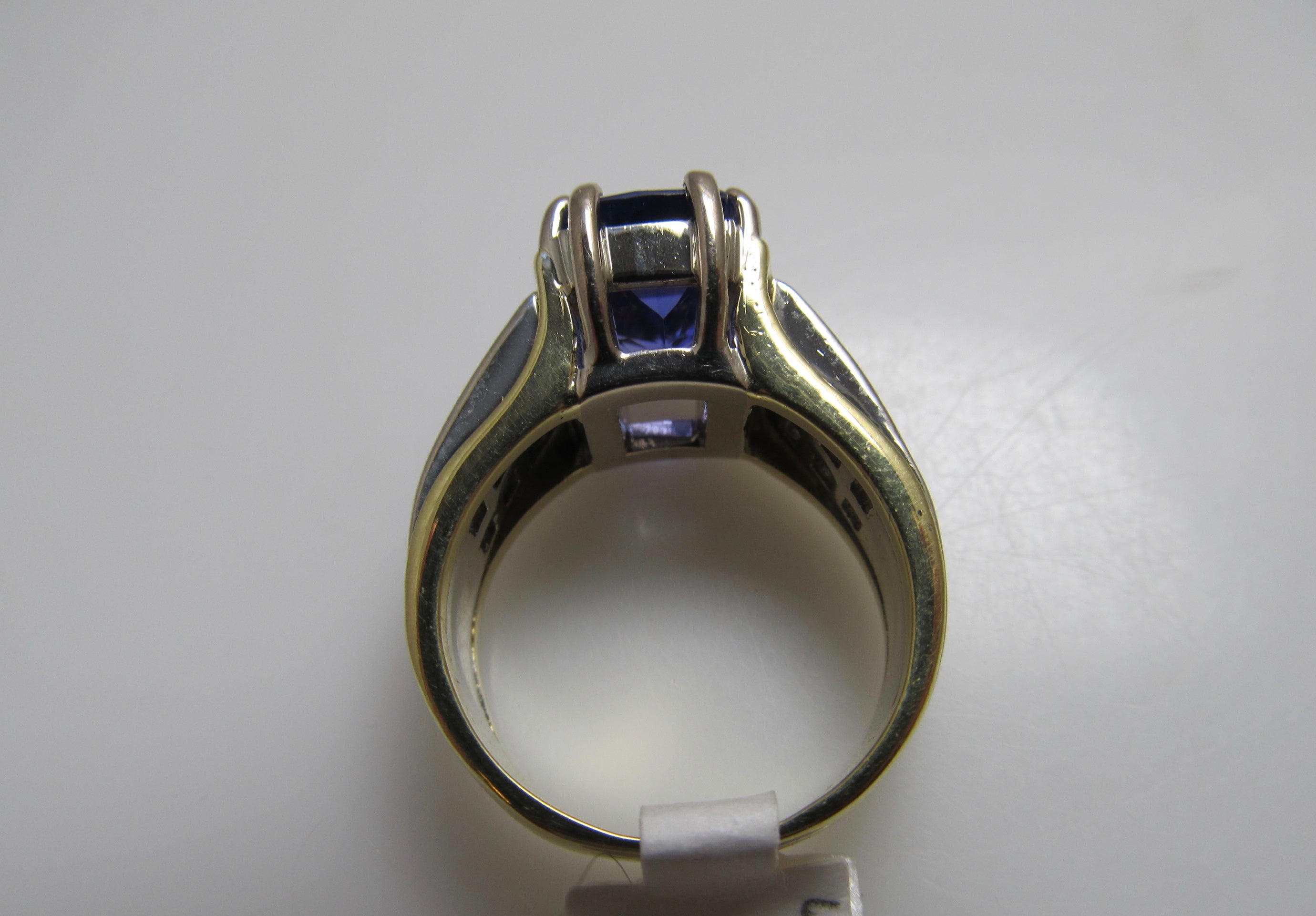 Stunning tanzanite ring