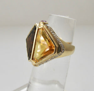 Modern quartz cocktail ring