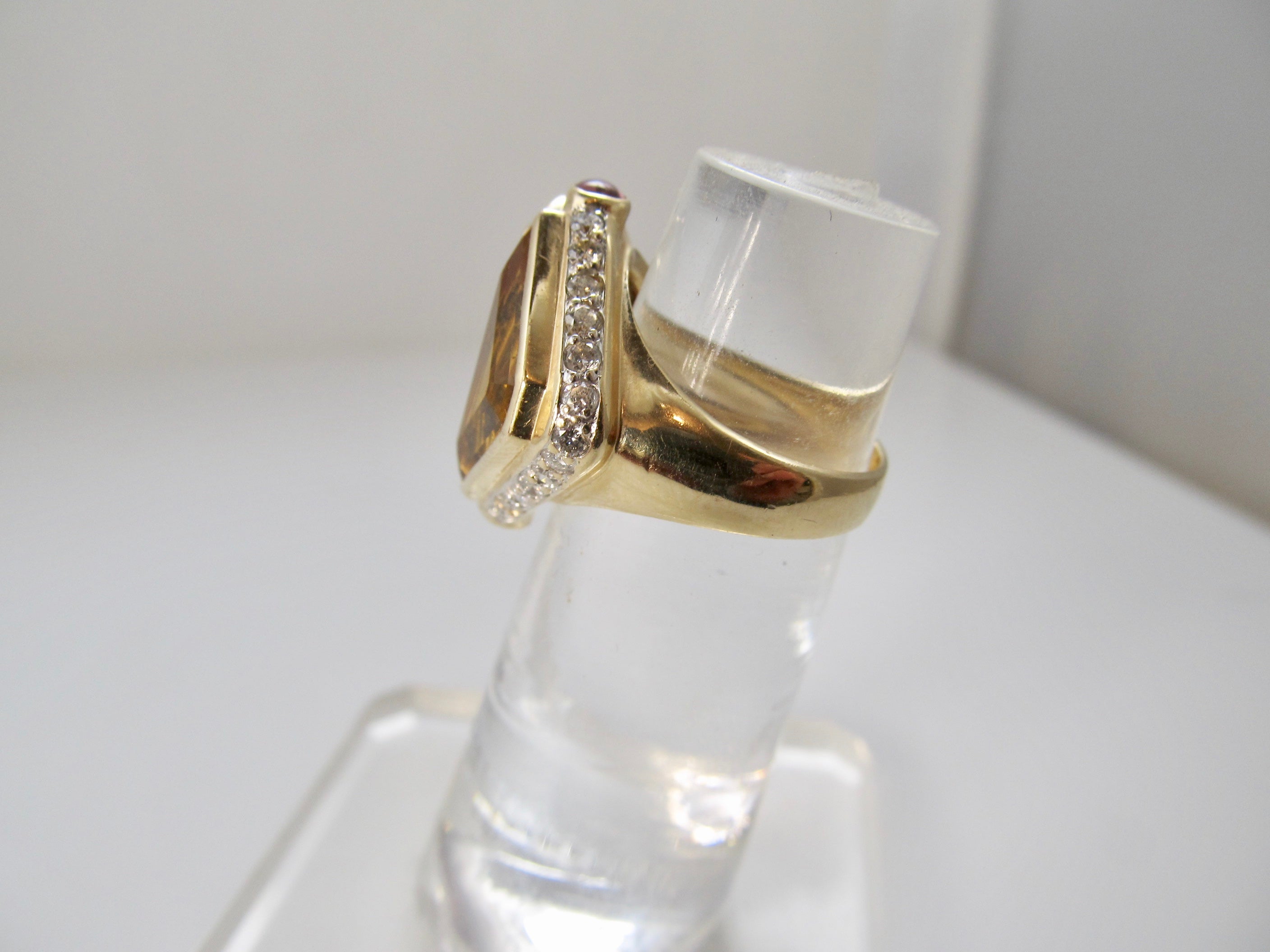 Modern quartz cocktail ring