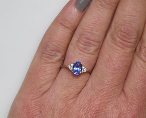 Modern tanzanite diamond ring