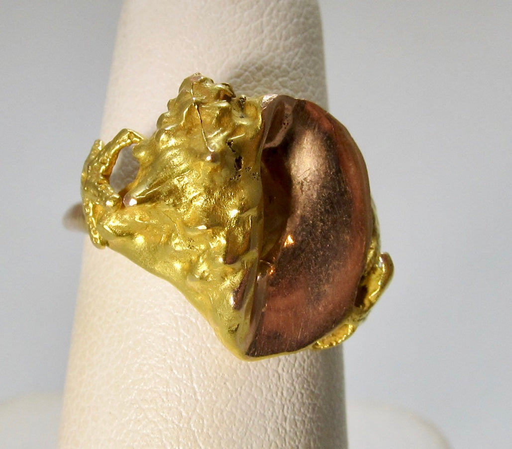 Rose yellow gold shell ring
