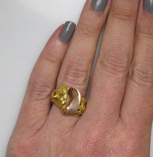 Rose yellow gold shell ring