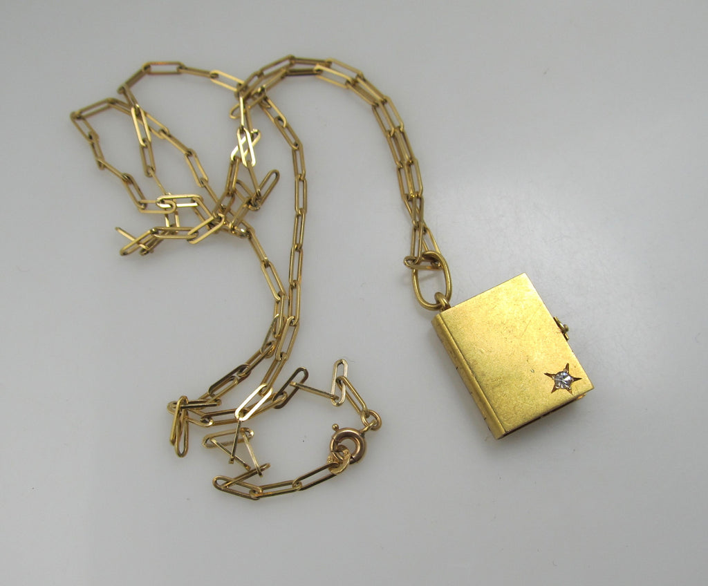 MUST SEE!  Antique locket with a magnifier and picture frame
