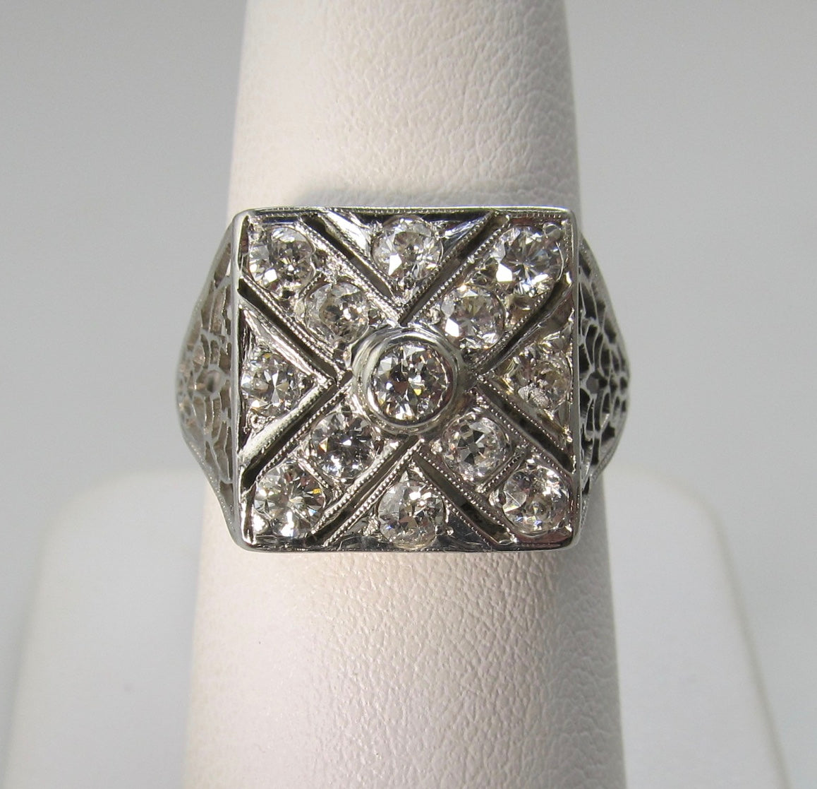 Antique 1.30ct diamond square top ring, circa 1920