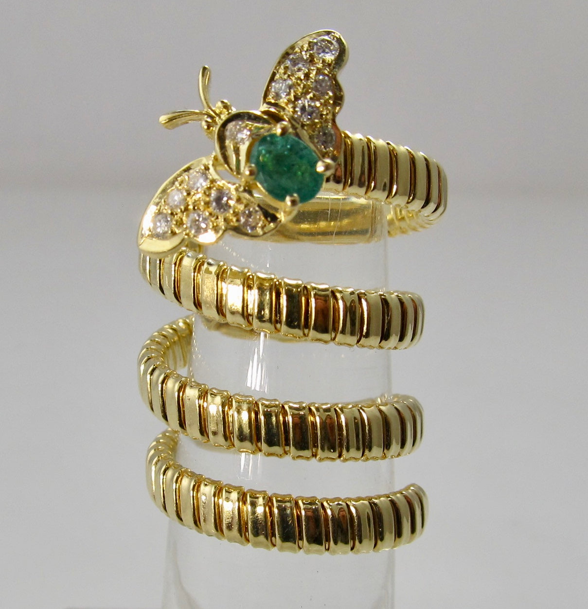 18k coiled ring with a bug