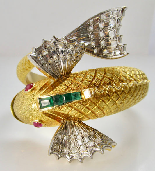 Amazing koi fish bracelet in 18k yellow gold
