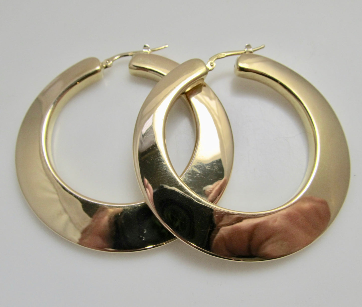 Victorious Cape May, Estate jewelry, yellow gold hoop earrings