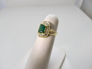 18k yellow gold emerald and diamond ring