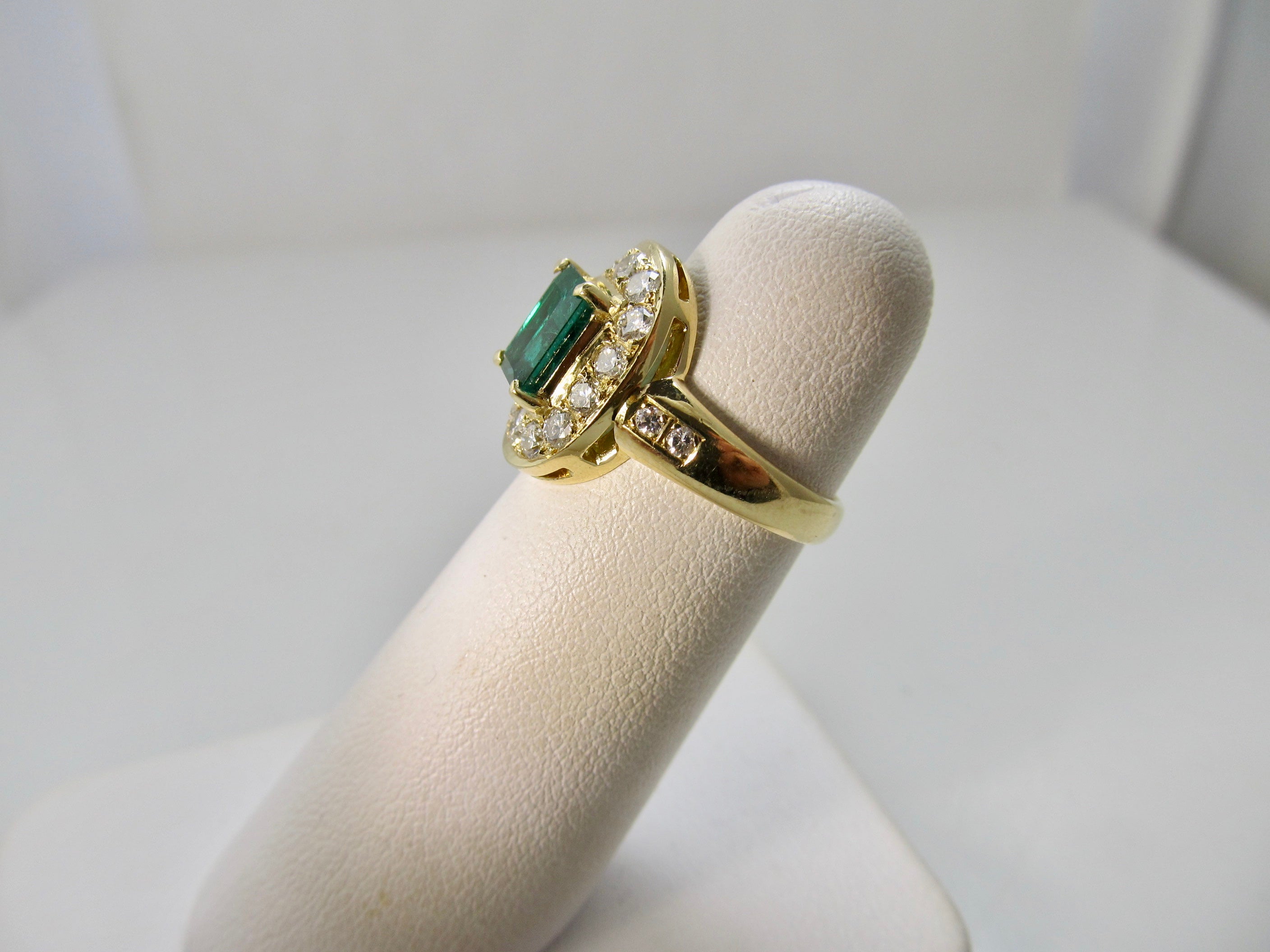 18k yellow gold emerald and diamond ring