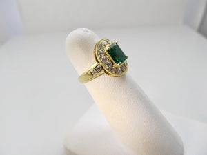 18k yellow gold emerald and diamond ring