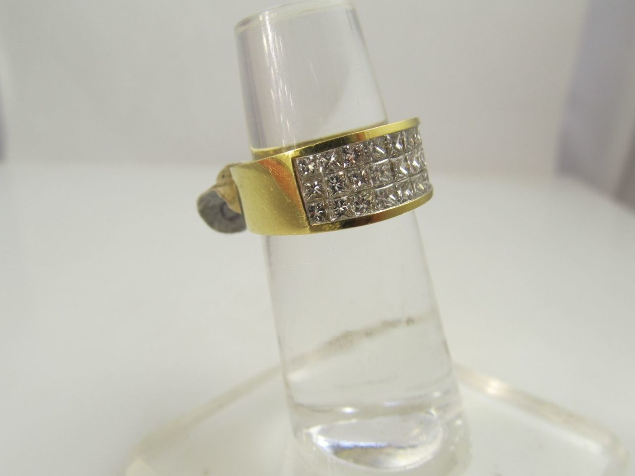 18k yellow gold band with 1.35cts in illusion set princess cut diamonds